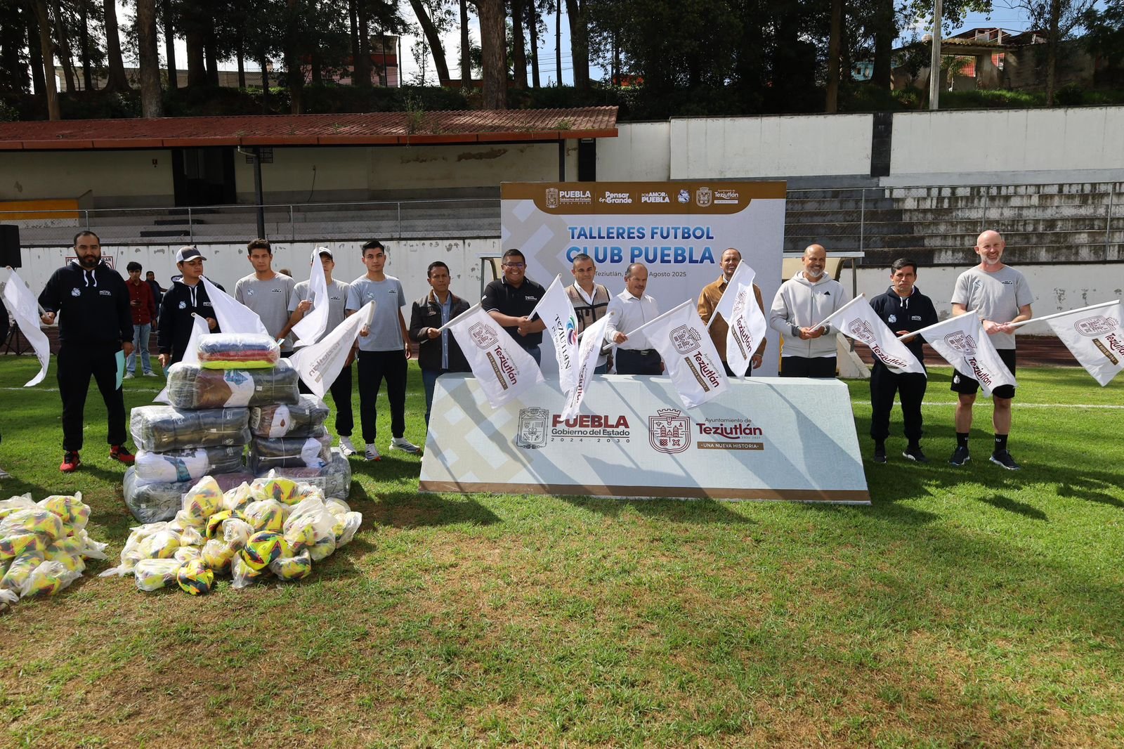 Karla Martínez impulsa el deporte; Inauguran la Escuela de Fútbol del Club Puebla en Teziutlán